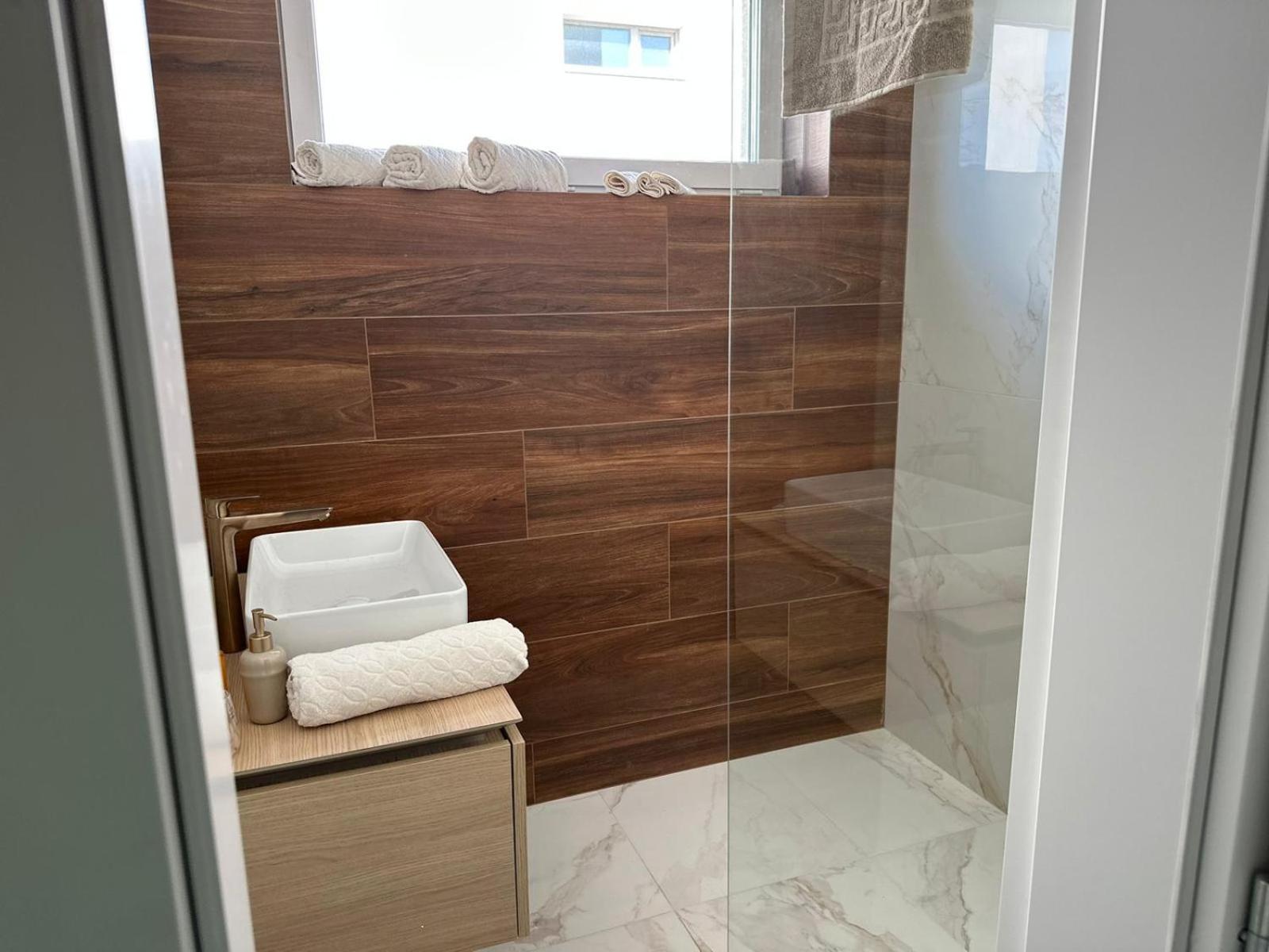 Luxury Apartment - Astro Dunajská Streda Esterno foto
